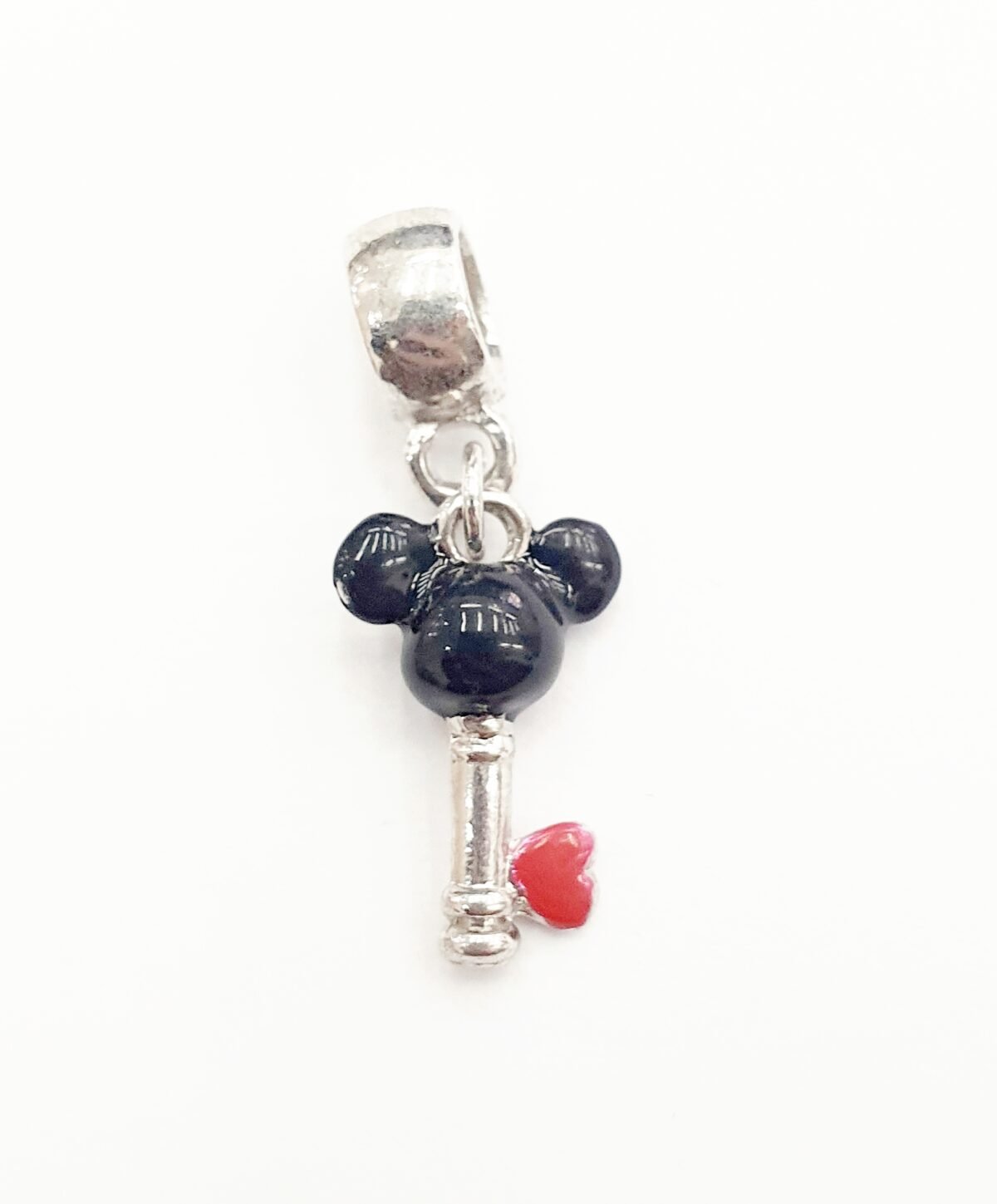 Berloque Chave Mickey Resinado banhado a prata 950