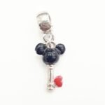 Berloque Chave Mickey Resinado banhado a prata 950