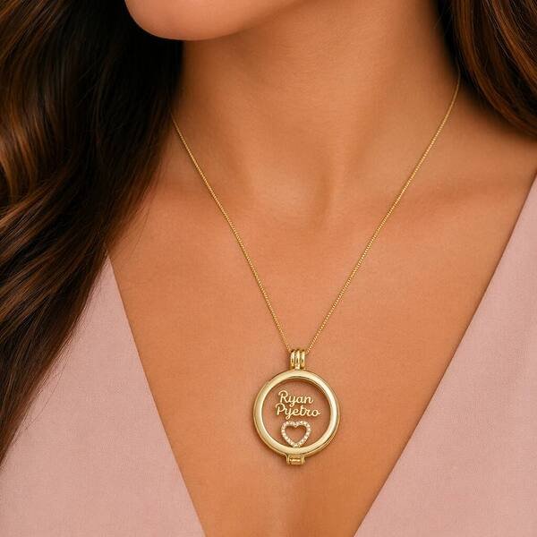 Colar Cápsula Nomes e Coração Cravejado Zircônias banhado a ouro 18k