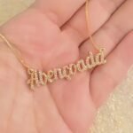 Colar Abençoada de Zircônias banhado a ouro 18K
