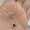 Colar Personalizado Duplo Coração e Letra cravejados com Zircônias banhado a ouro 18k