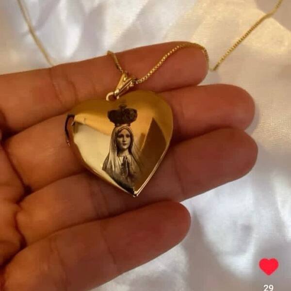 Colar Personalizado Relicário com imagem fora e com fotos dentro banhado a ouro 18 K