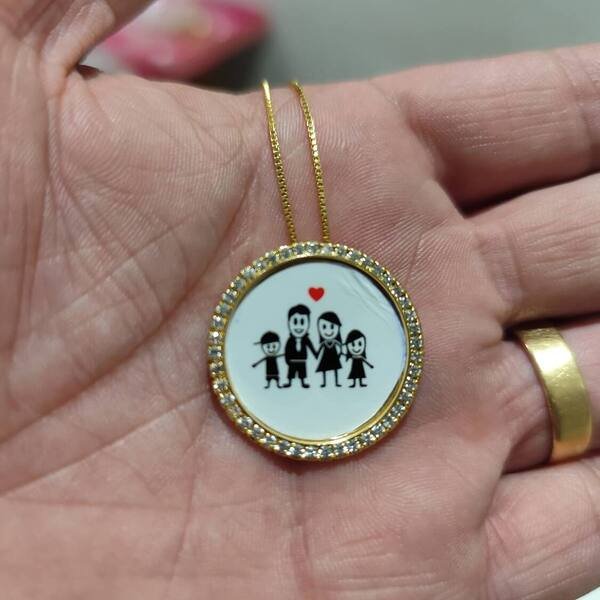 Colar Personalizado Mandala Família Feliz Escolha até 5 Cravejado com Zircônias banhado a ouro 18K