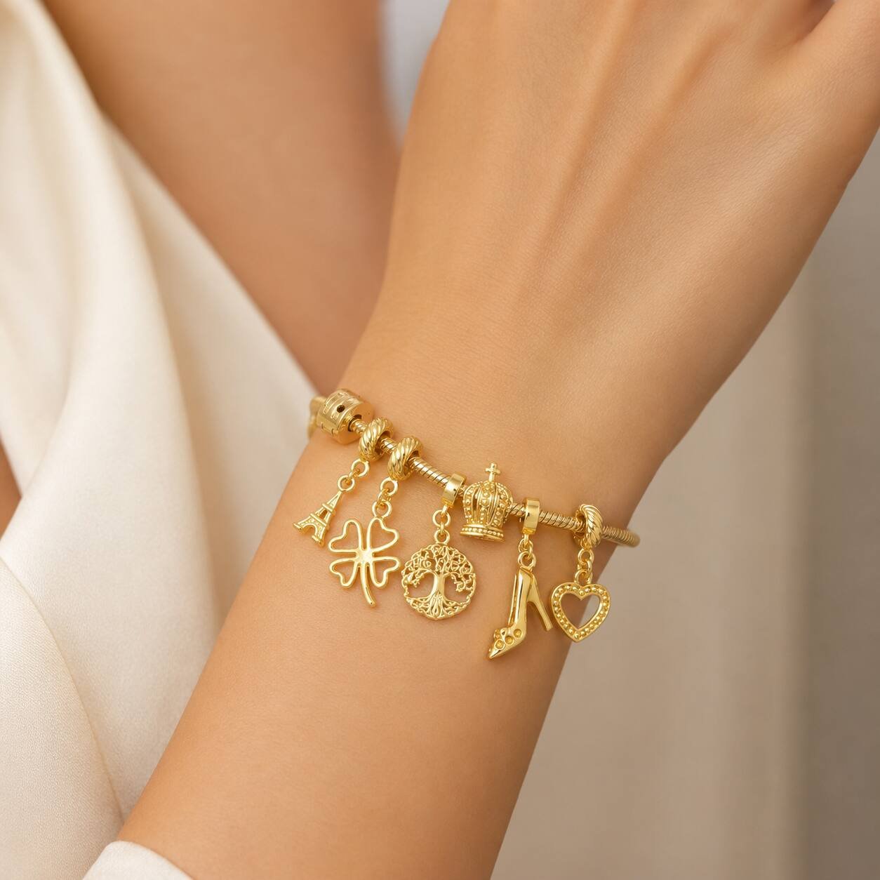 Pulseira Berloques Modelo Ouro