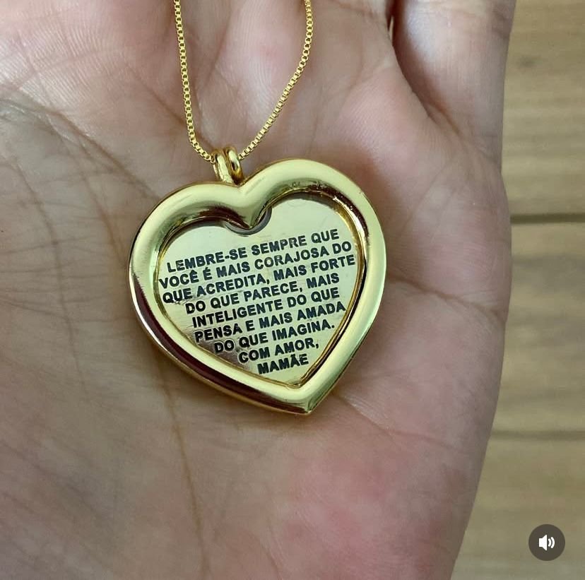 Colar Cápsula Coração Frase banhada a ouro 18k