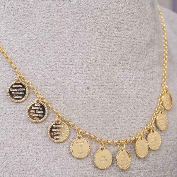 Colar Placas com 10 Mandamentos banhado a ouro 18k