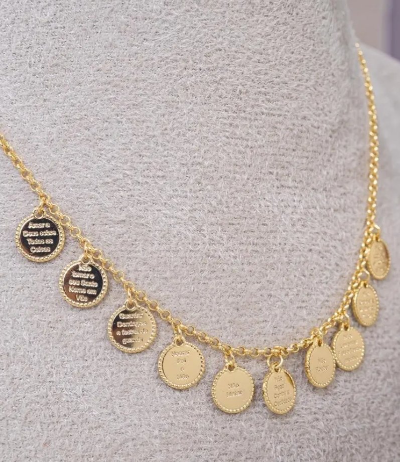 Colar Placas com 10 Mandamentos banhado a ouro 18k